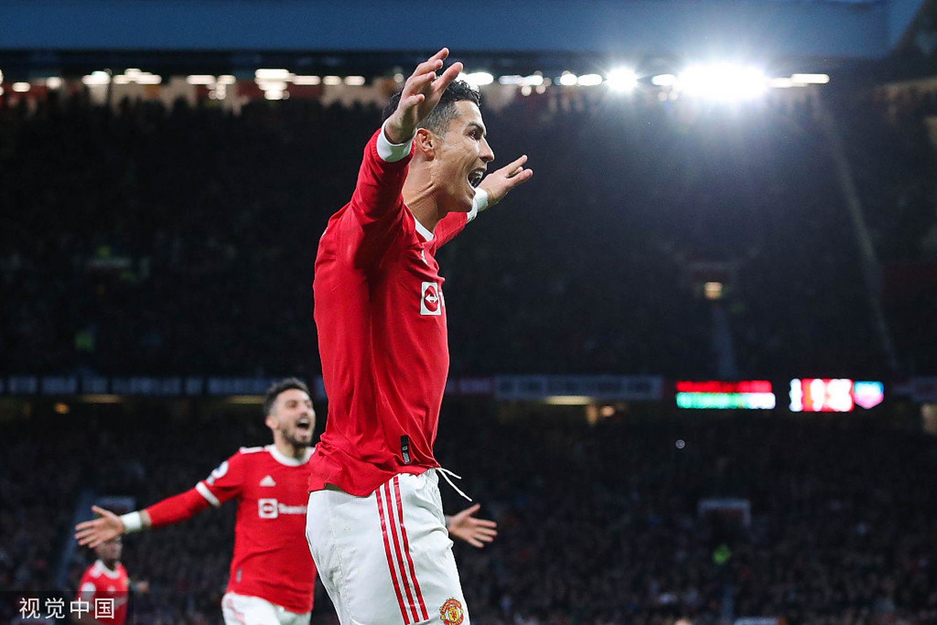 体育-AC米兰绝杀热刺，C罗梅开二度英超